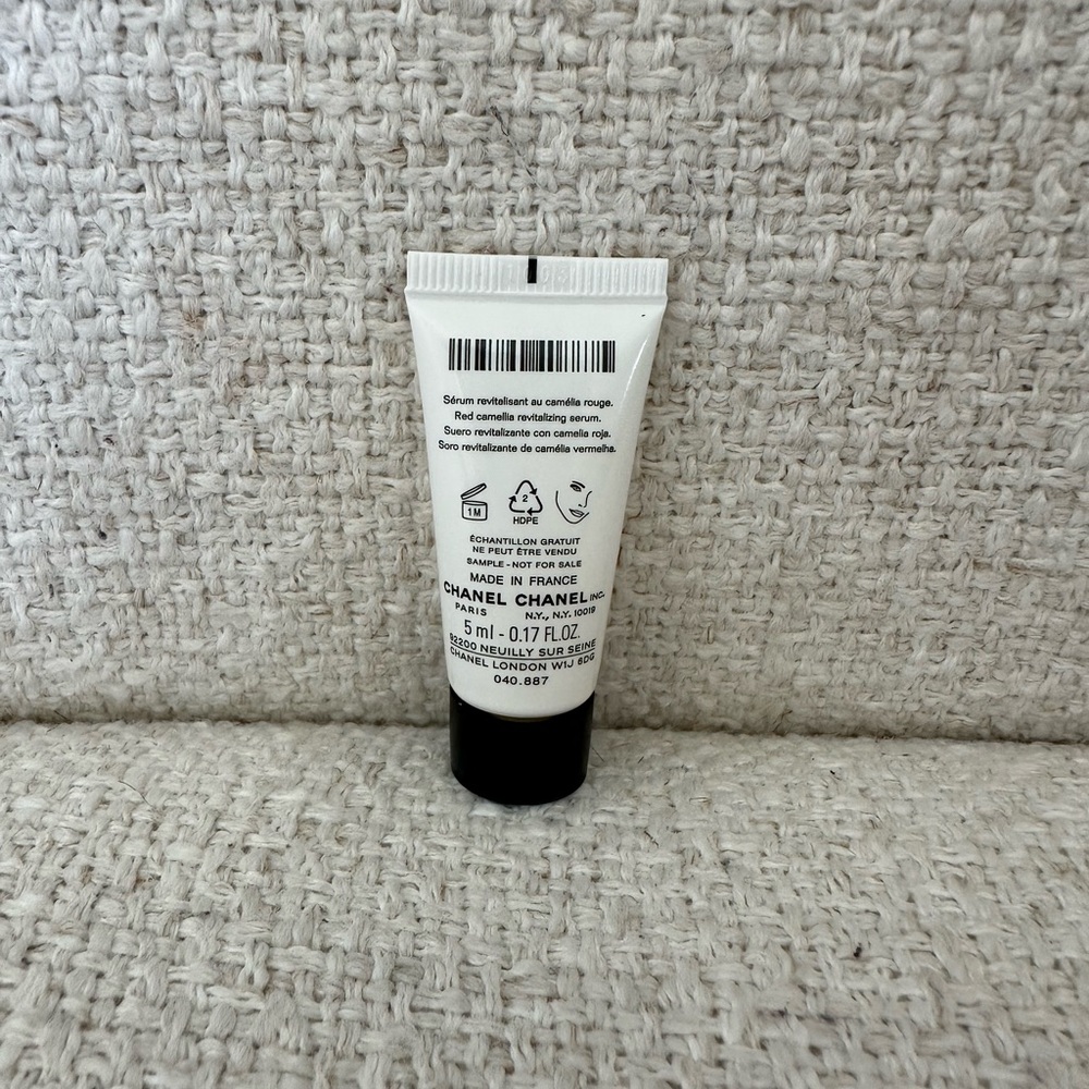 CHANEL N°1 Revitalizing - 5ml Travel Size - Picture 2 of 2